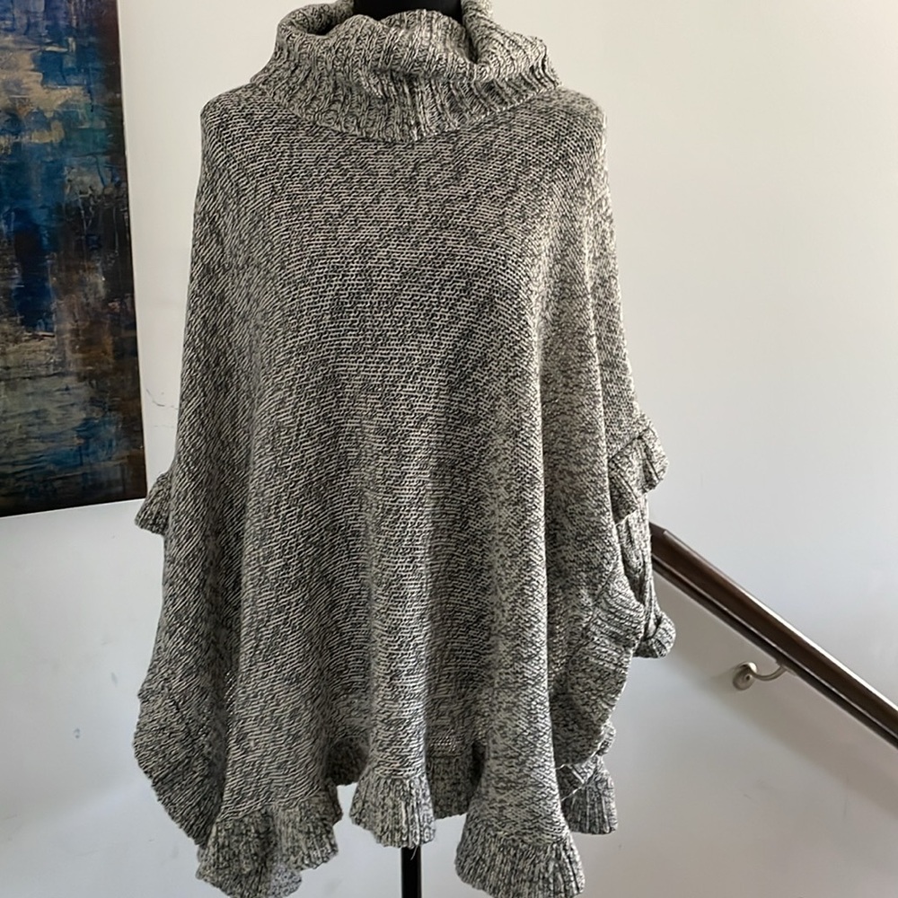 Alya Women’s Poncho Sweater Size SM Gray Cowl Neck Soft Knit Boho Style Ruffles - Picture 5 of 9